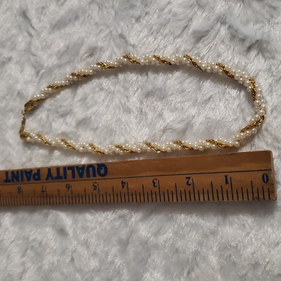White Faux Twisted Seed Pearl Necklace & Gold Tone Chain Accent Threaded . - Picture 6 of 9